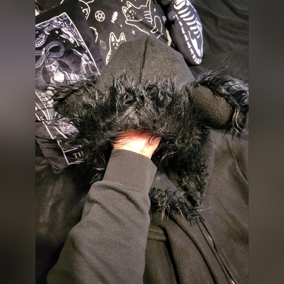 Leg Avenue super soft cozy bat hoody - Picture 4 of 4